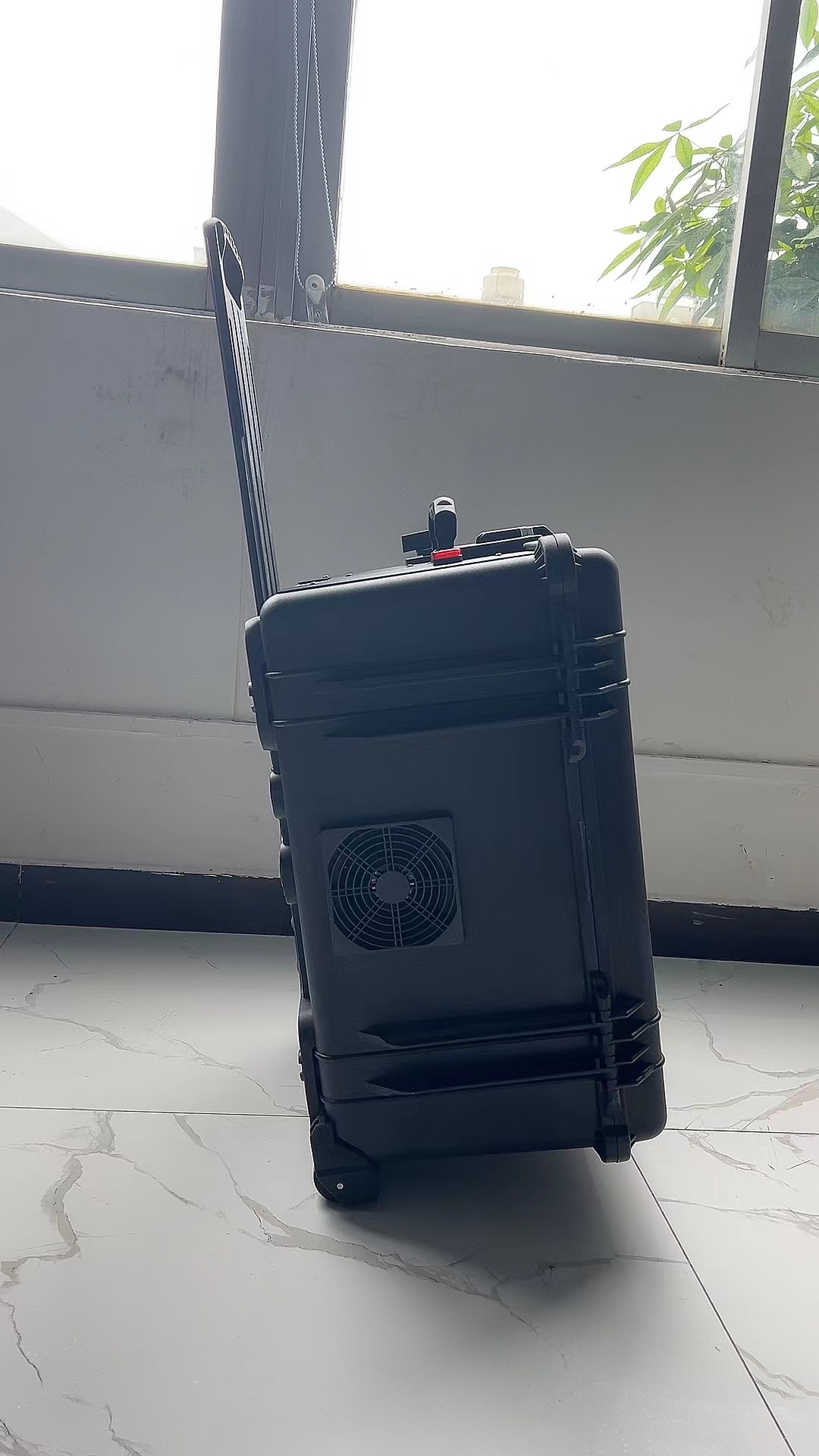 中方手拉箱型移动通信干扰器